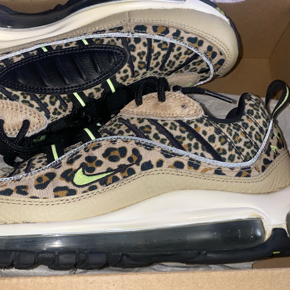 Nike air maxes